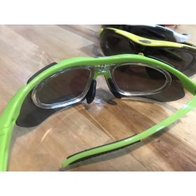 Diotriázható betétes sportszemüveg