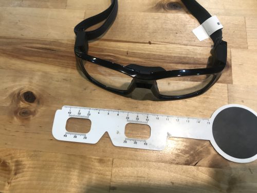 Sportszemüveg pànttal, labdajátékokhoz