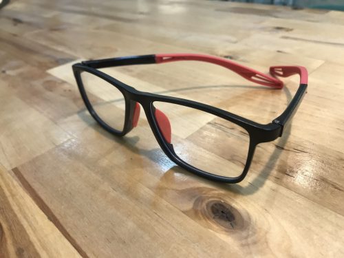 Könnyű sportszemüveg, pánttal