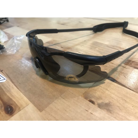 Dioptriázható sportszemüveg,cserélhető lencsékkel